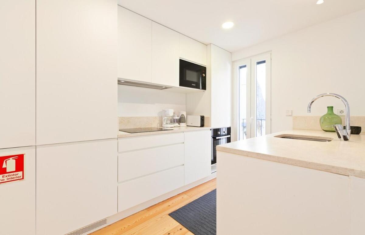 Bright 2 Bedroom With Parking In * Lissabon
