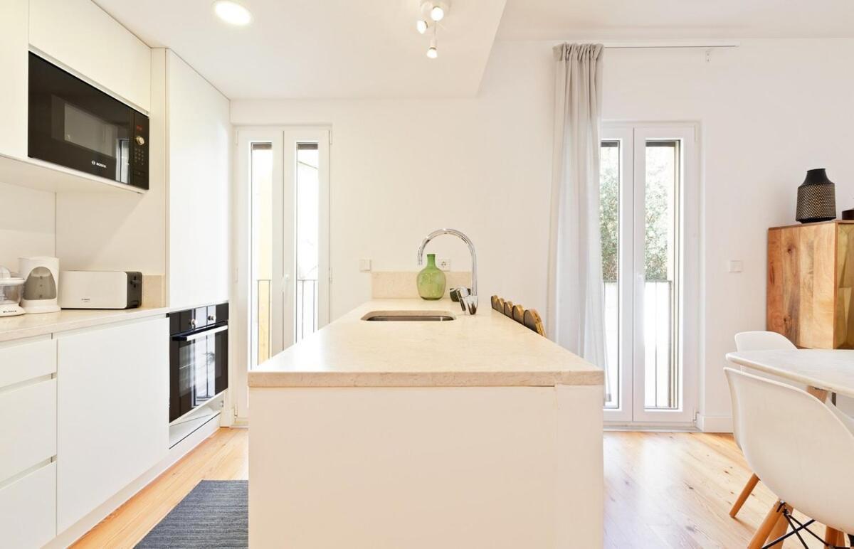 Gasthof Bright 2 Bedroom With Parking In Lissabon