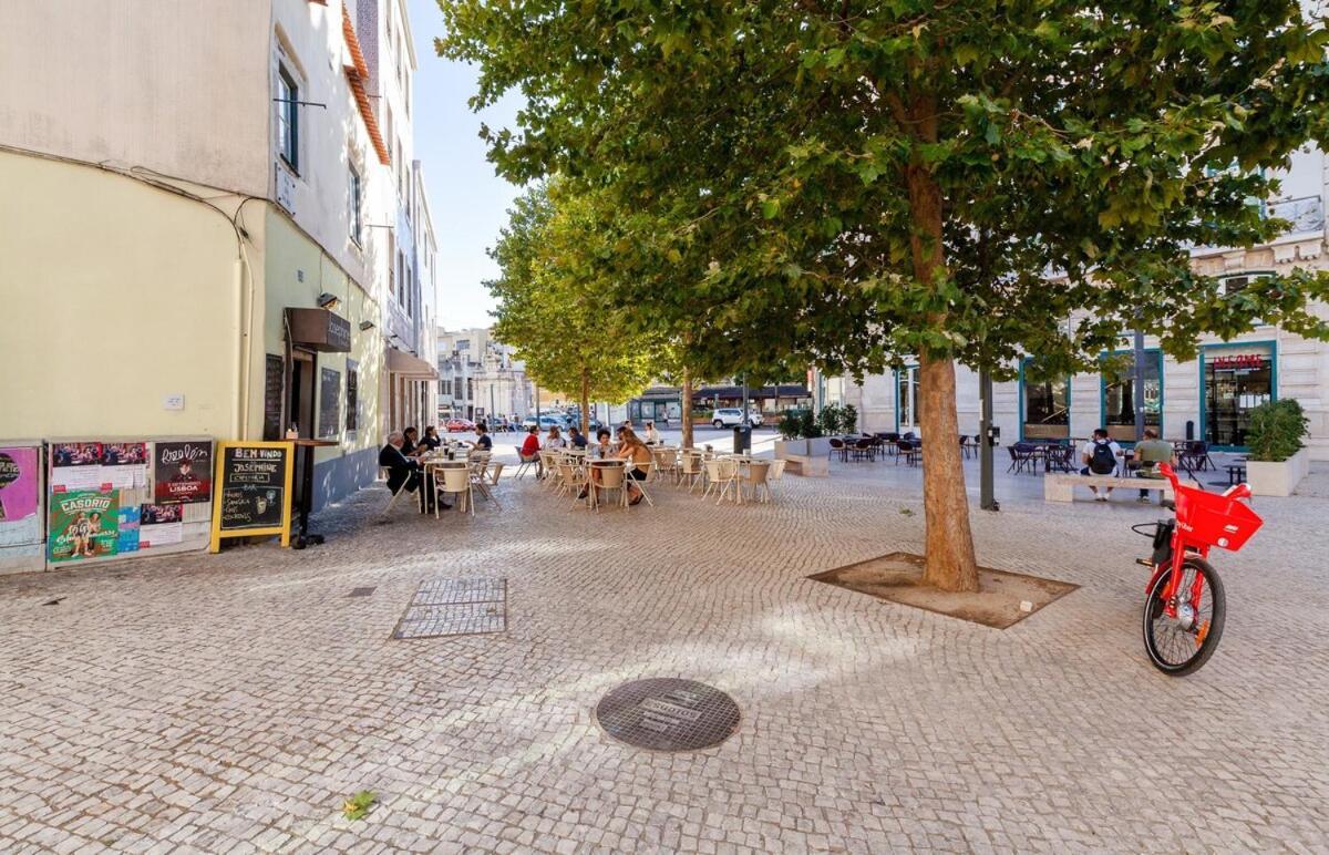 Gasthof Bright 2 Bedroom With Parking In Lissabon