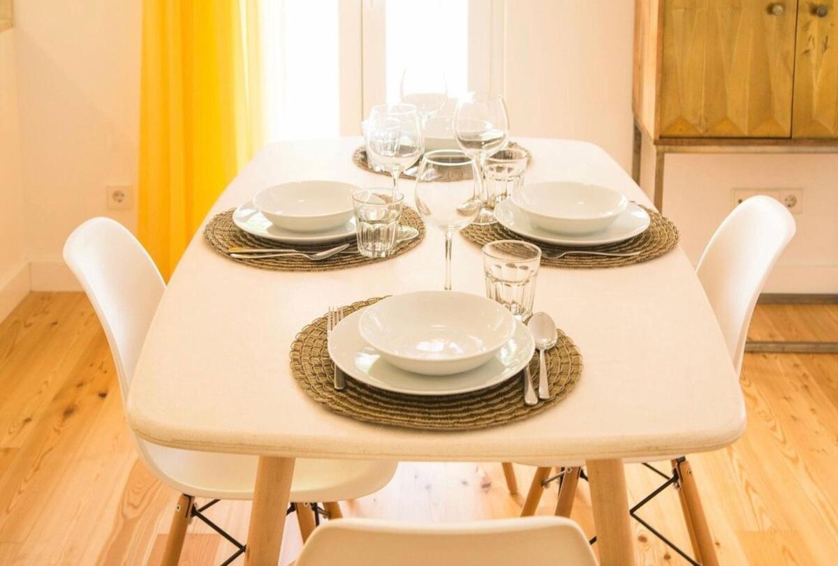 Bright 2 Bedroom With Parking In * Lissabon